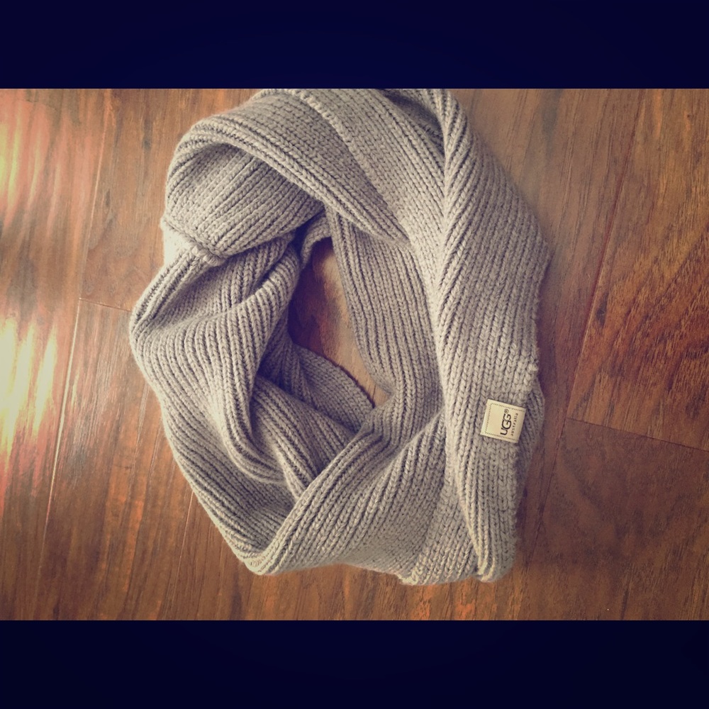 Ugg infinity scarf NWOT